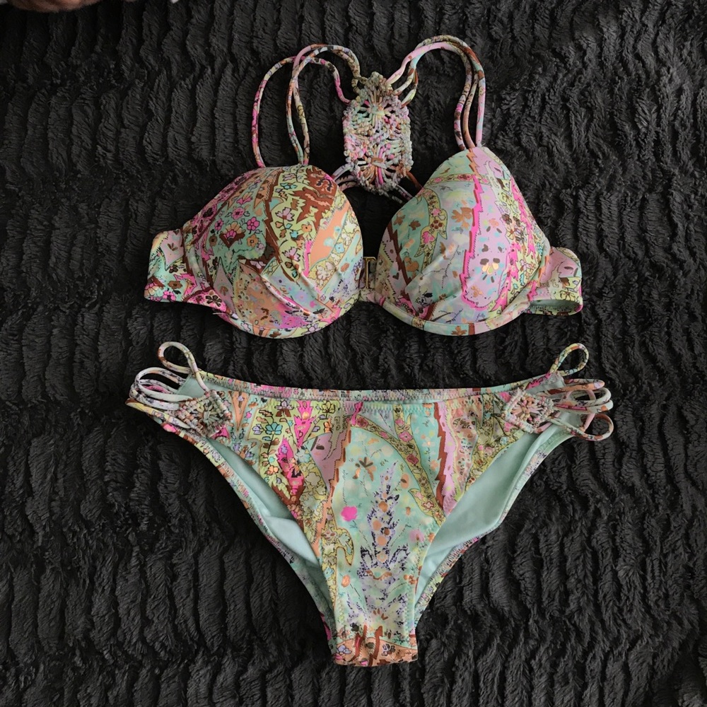 Adorable VS Bikini